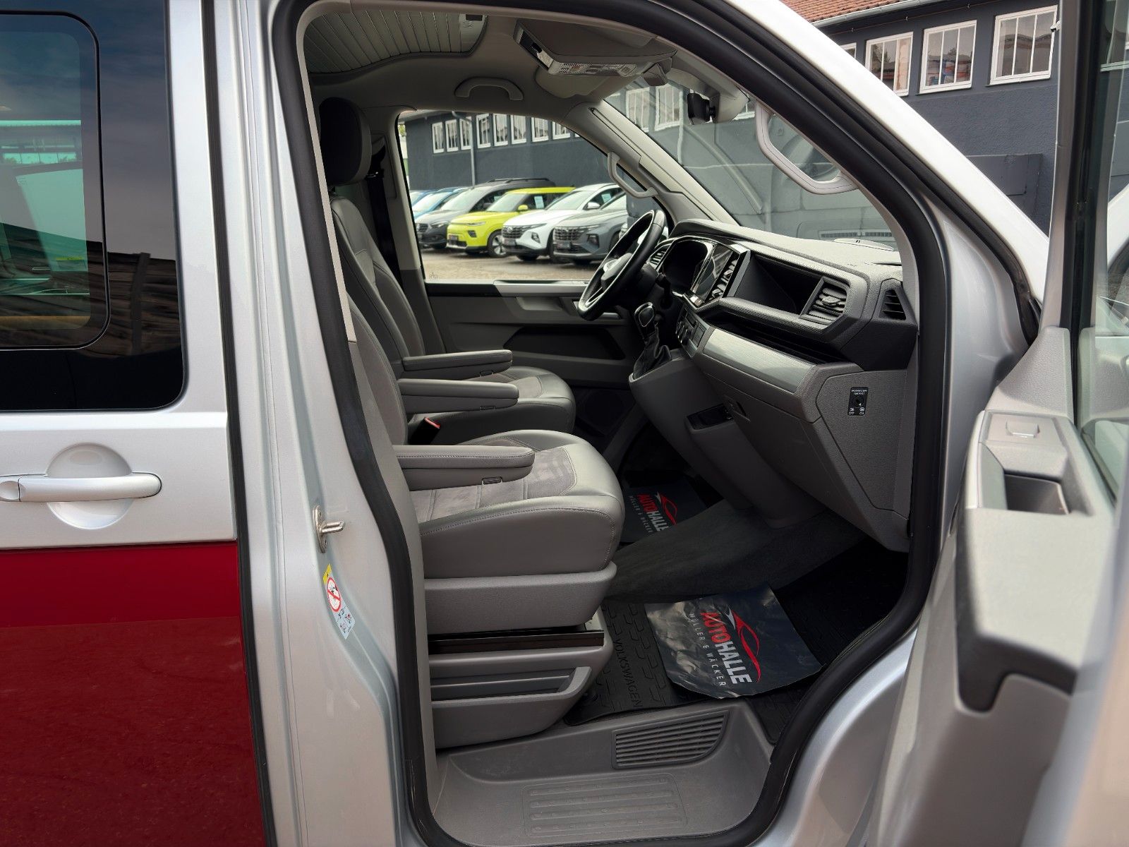 Fahrzeugabbildung Volkswagen T6.1 California Ocean 2.0 TDI Hub Küche Markise