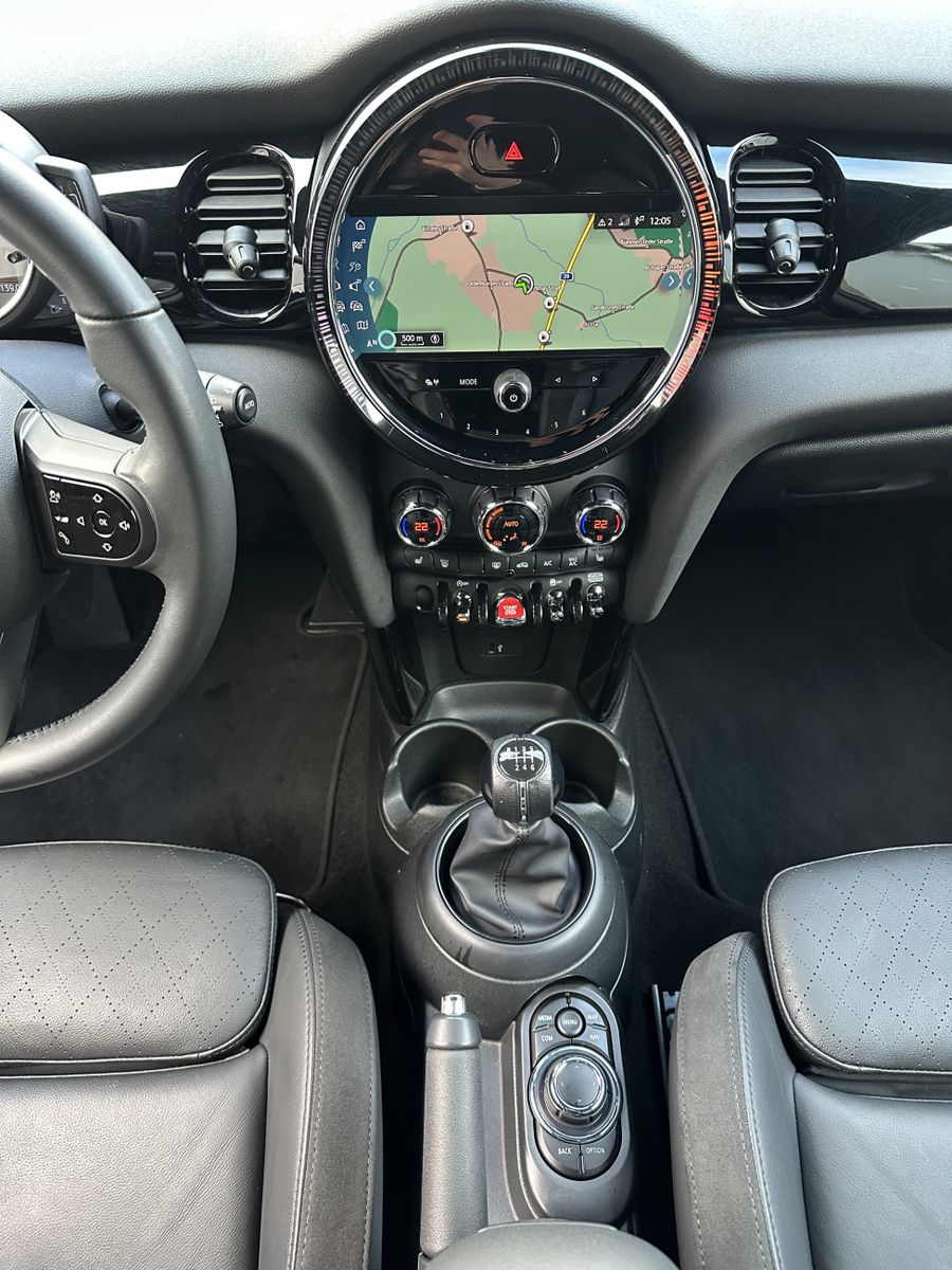 Fahrzeugabbildung MINI Cooper S Classic Trim Black Aut. NAV+LED+DCC+1HD