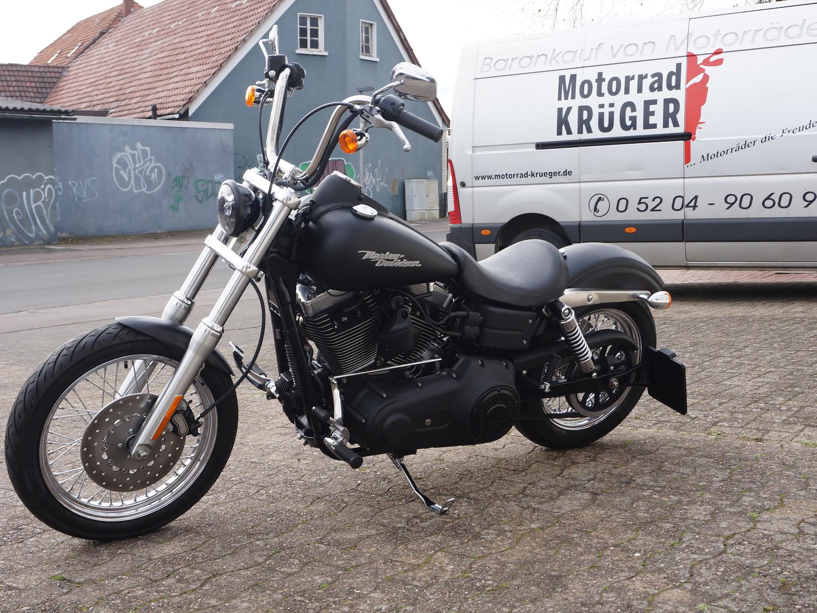 Harley-Davidson Dyna Street Bob FXDB Matt-Schwarz Top Zustand!