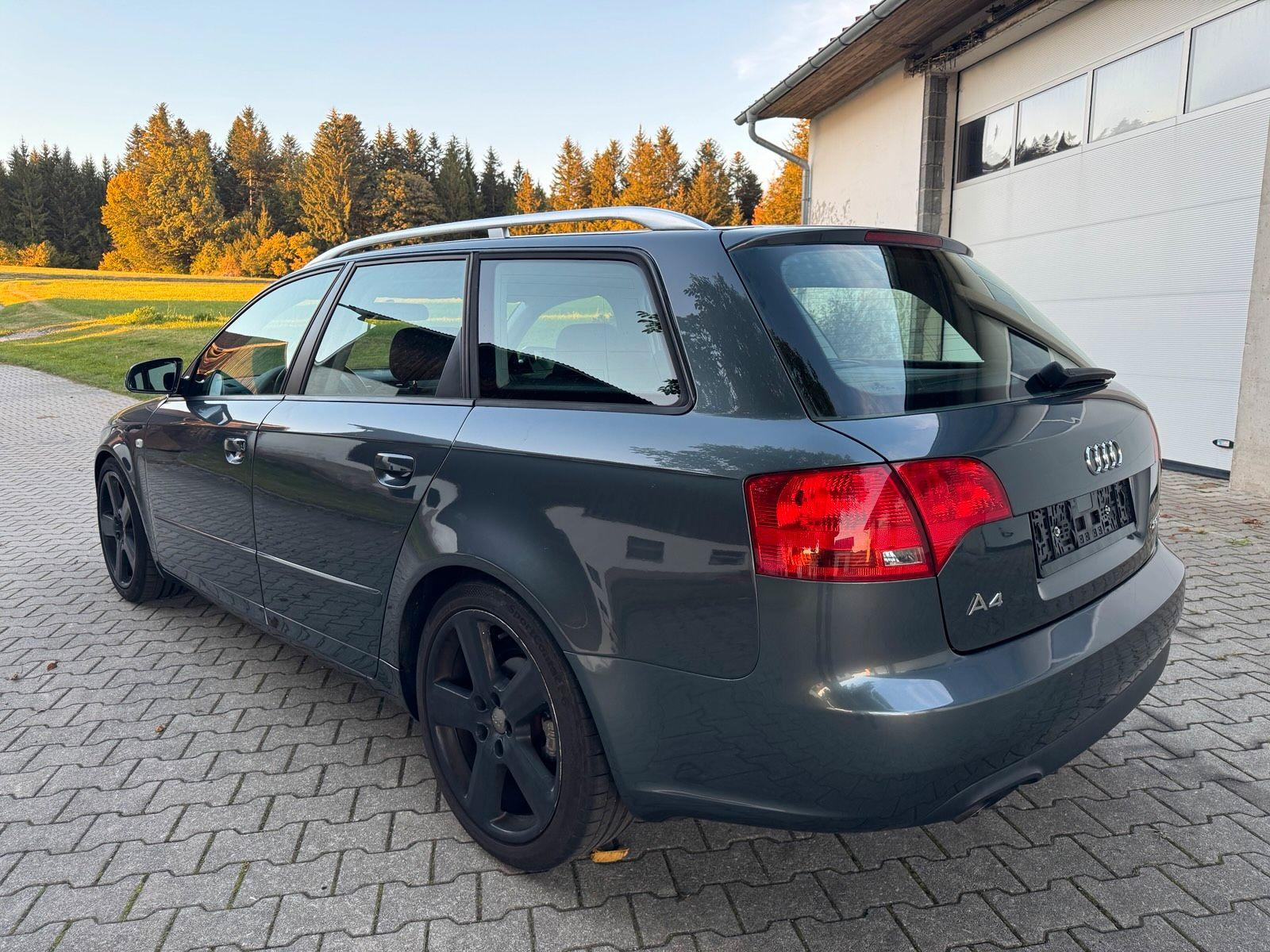 Audi A4 2005 — салон