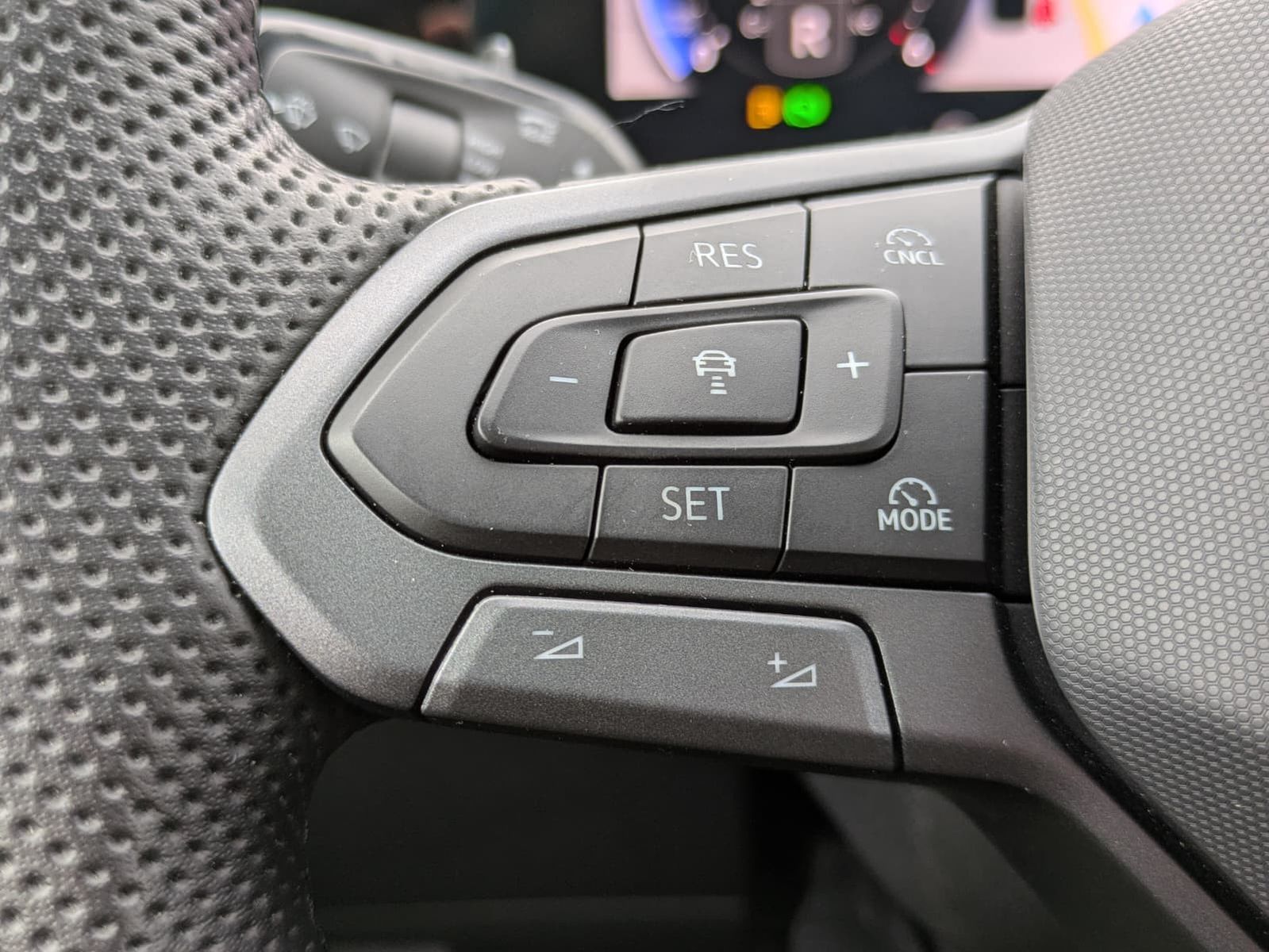 Fahrzeugabbildung Volkswagen Tayron 2.0 TDI 4M R-Line BLACK*7Si*MATRIX*PANO