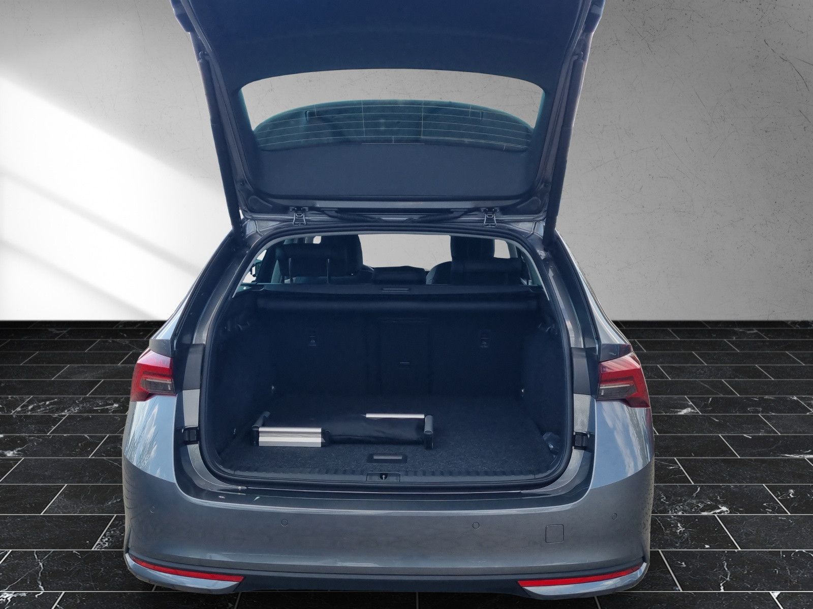 Fahrzeugabbildung SKODA Octavia Combi Tour 2.0 TDI AHK Licht&Sicht+ Win+