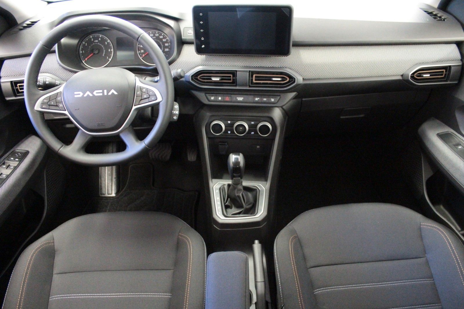 Fahrzeugabbildung Dacia Sandero TCe 90 Stepway auto Expression*Winterp.*
