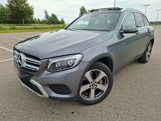 MERCEDES-BENZ GLC 350e Hybrid 4MATIC Autom. LED AHK Pano SHZ 