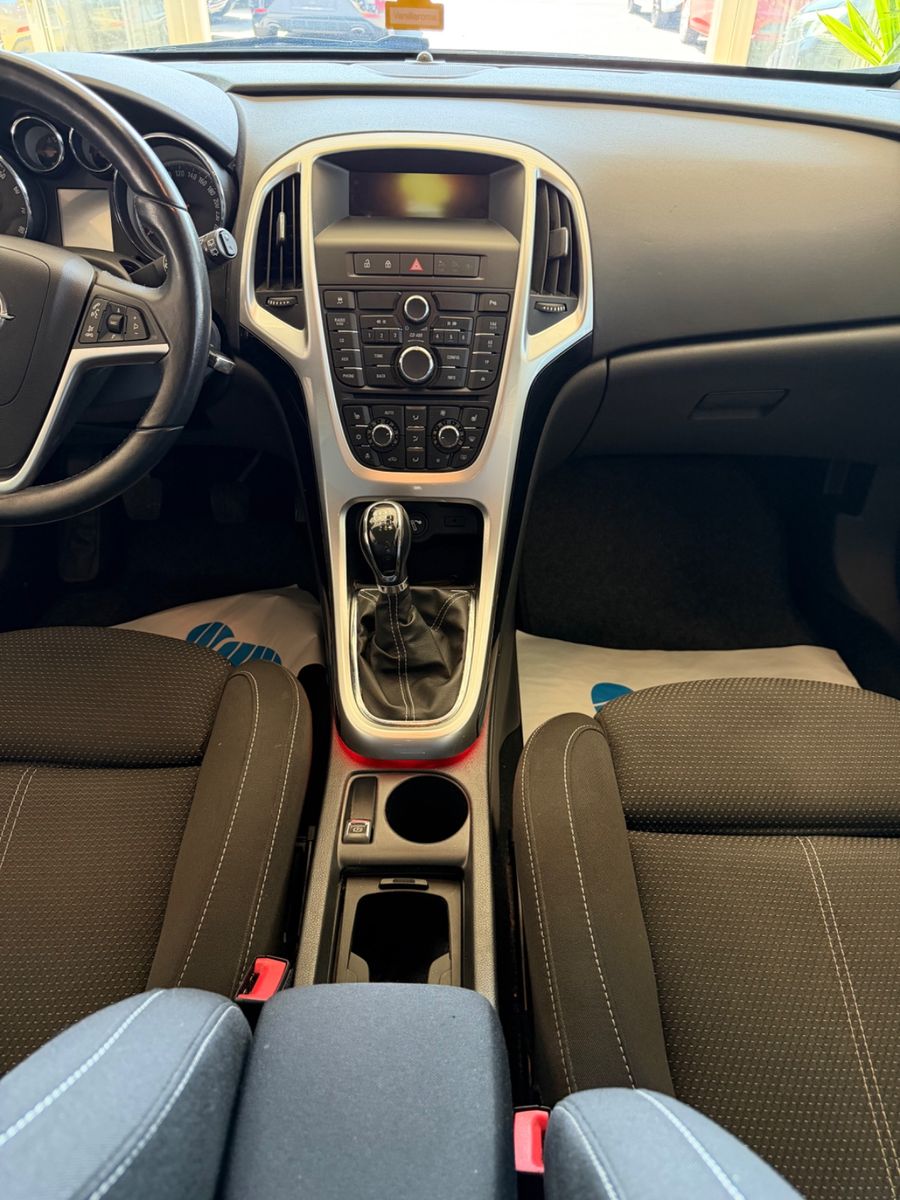 Fahrzeugabbildung Opel Astra J Lim. 5-trg. Sport