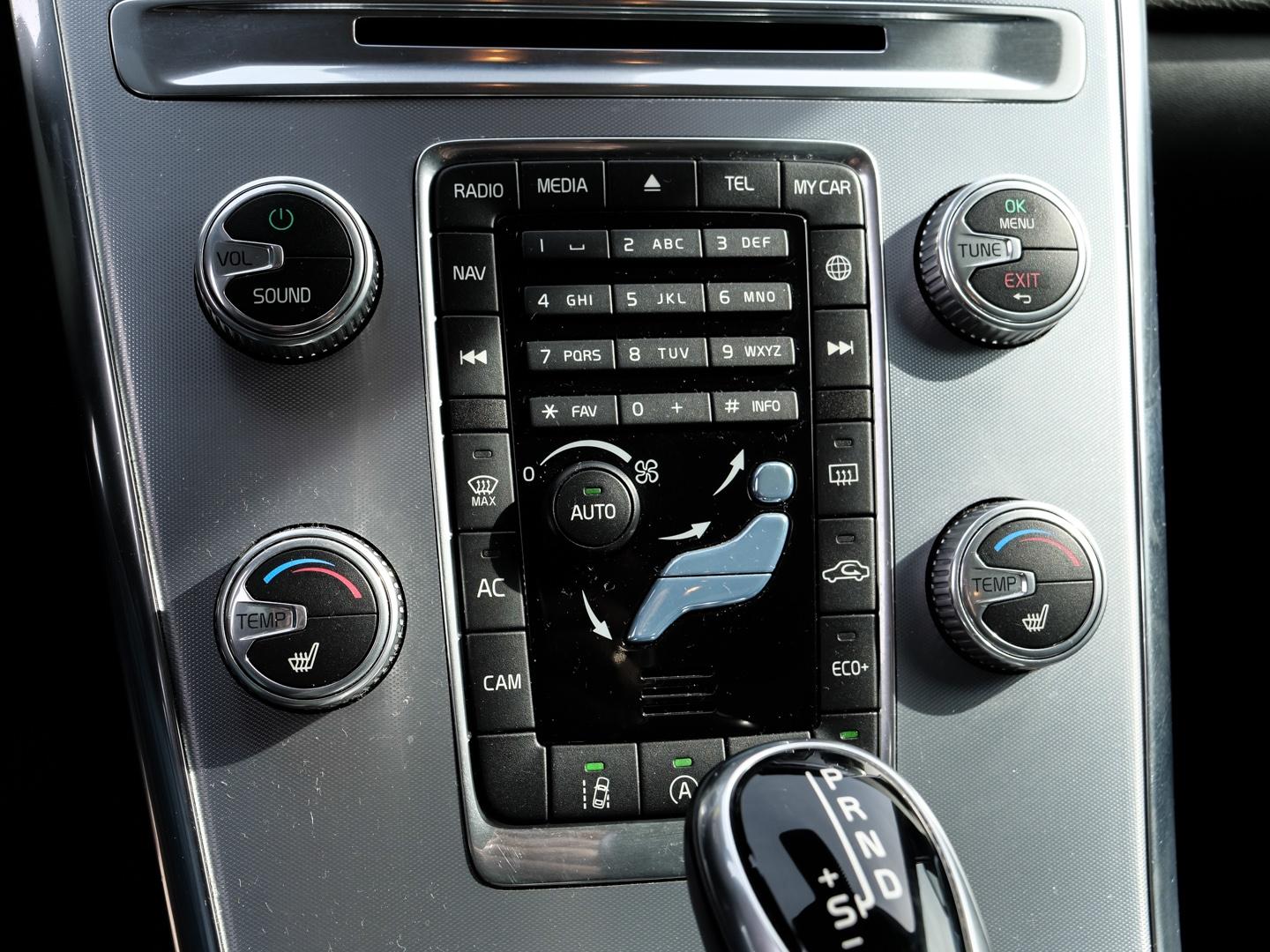 Volvo XC60 Summum 2WD El. Panodach Navi Leder Digitale