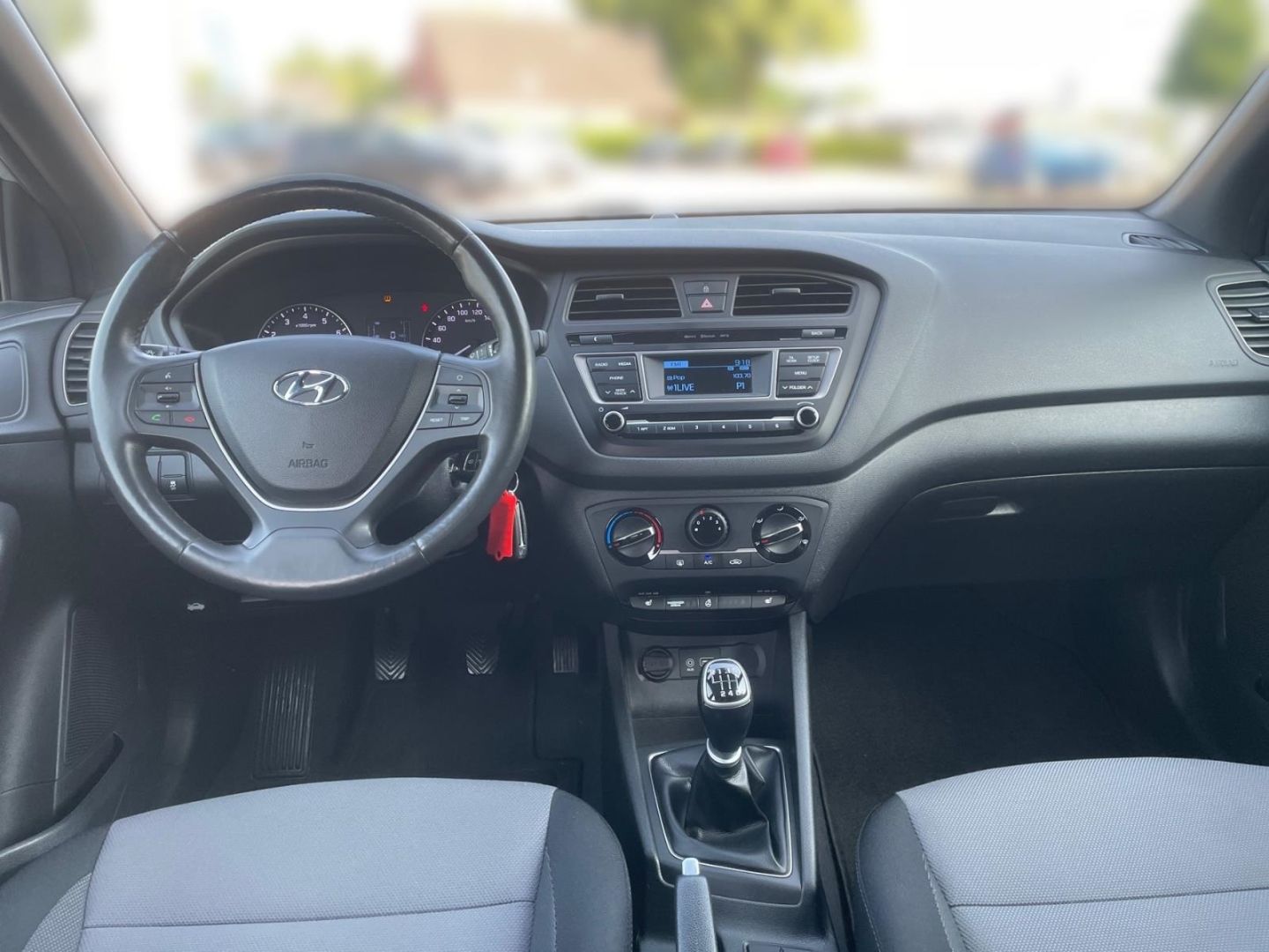 Fahrzeugabbildung Hyundai i20 1.0T Sonderedition Passion Ganzjahresreifen
