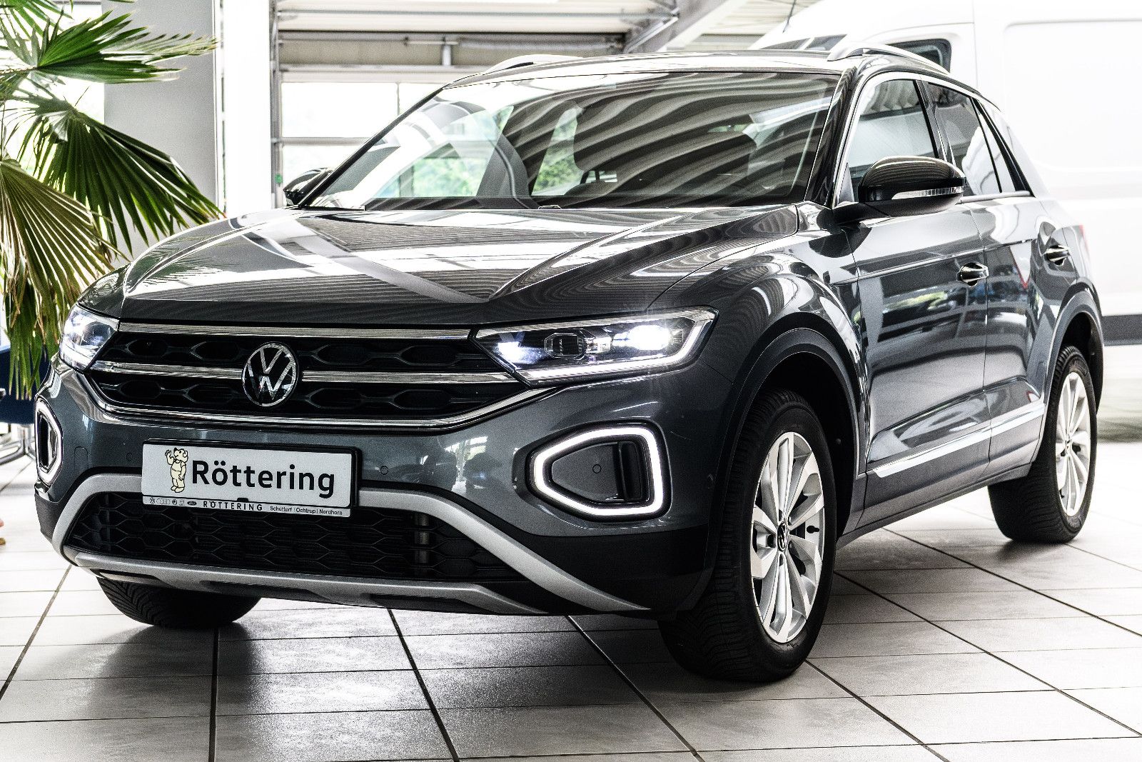Fahrzeugabbildung Volkswagen T-Roc Style+LED+AHK+ACC+SHZ+GJR+APPCONNECT