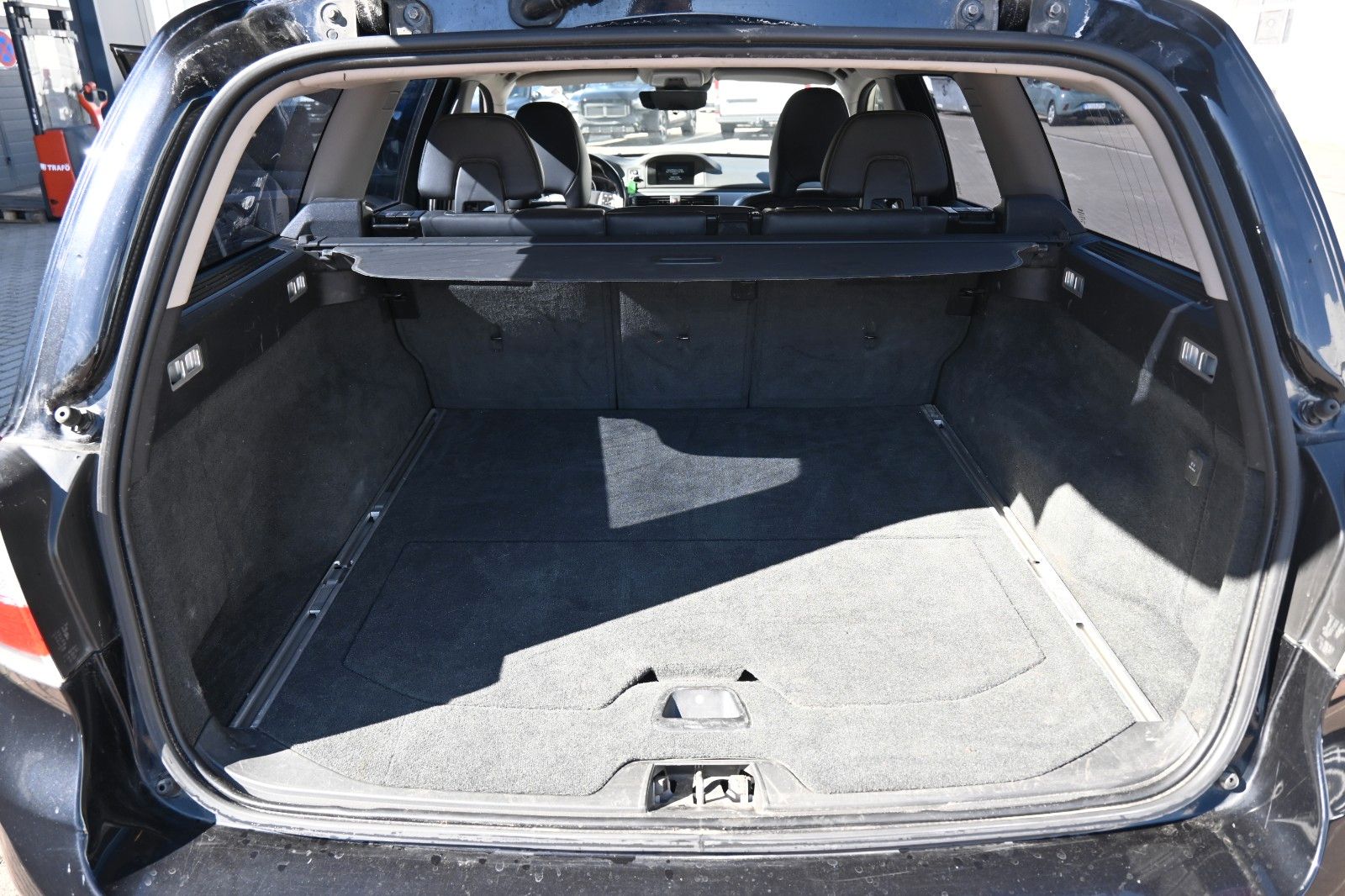 Fahrzeugabbildung Volvo V70 Kombi D3 DPF Black Edition*NAV*TEMP*Mietkauf