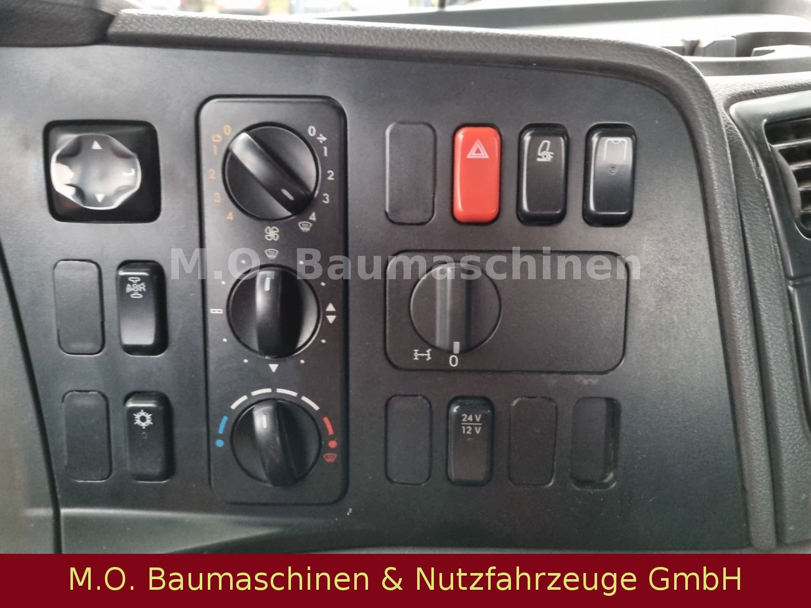 Fahrzeugabbildung Mercedes-Benz Axor 1833 /AC/Hiab XR 14S46 / 4x2 / Euro 5 /