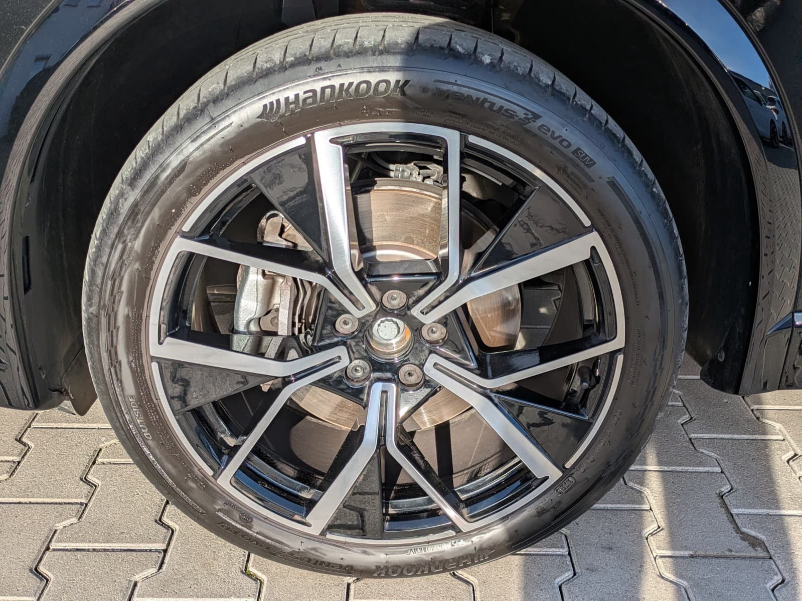 Fahrzeugabbildung Volkswagen Tiguan 2.0 TDI 4M R-Line PANO*H&K*AHK*MATRIX*20"