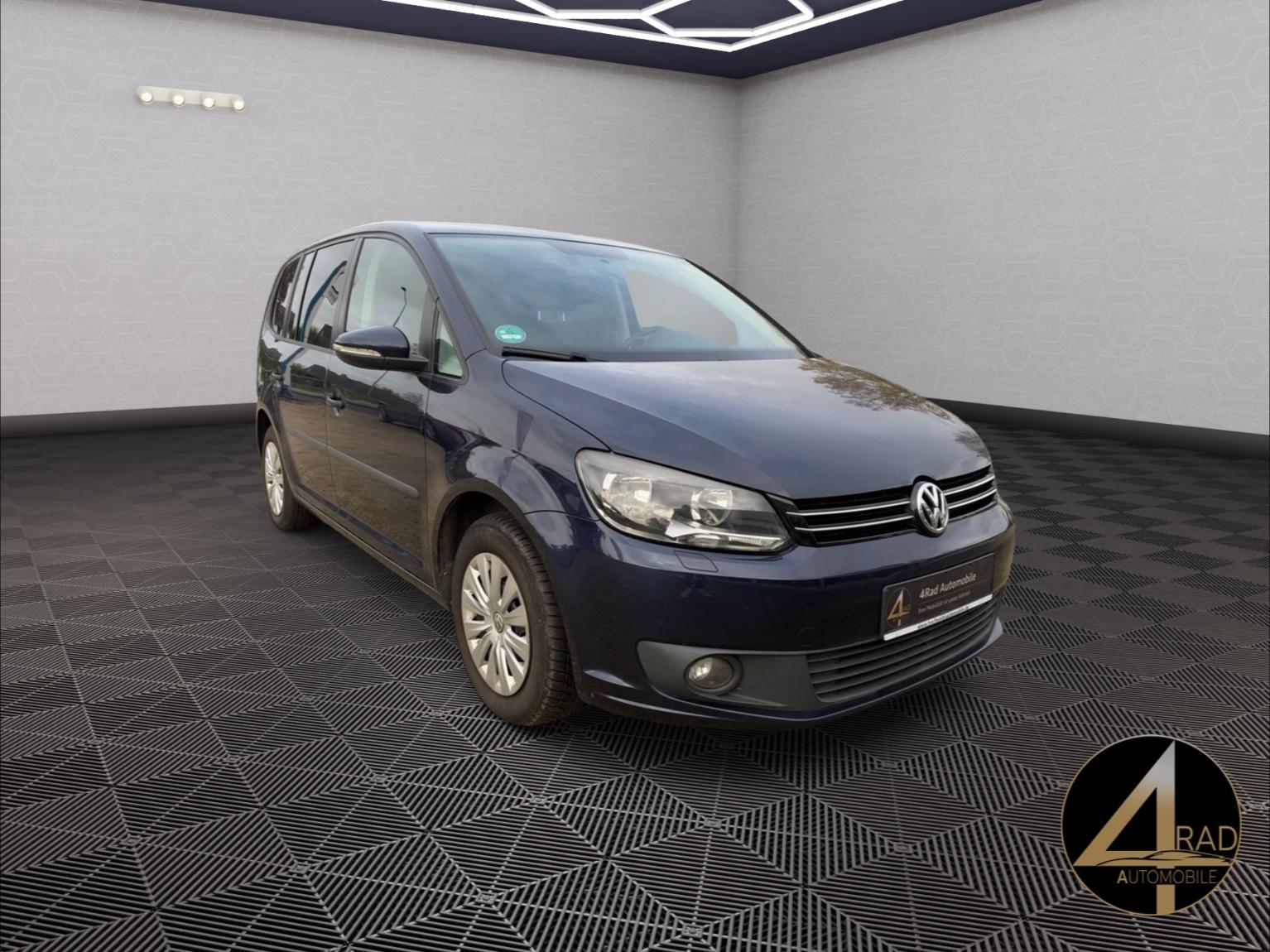 Volkswagen Touran 2015 — interior