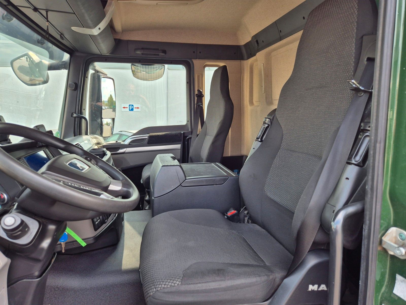 Fahrzeugabbildung MAN TGS 26.420 6x2-4 LL Hiab 177K PRO 2 Stück