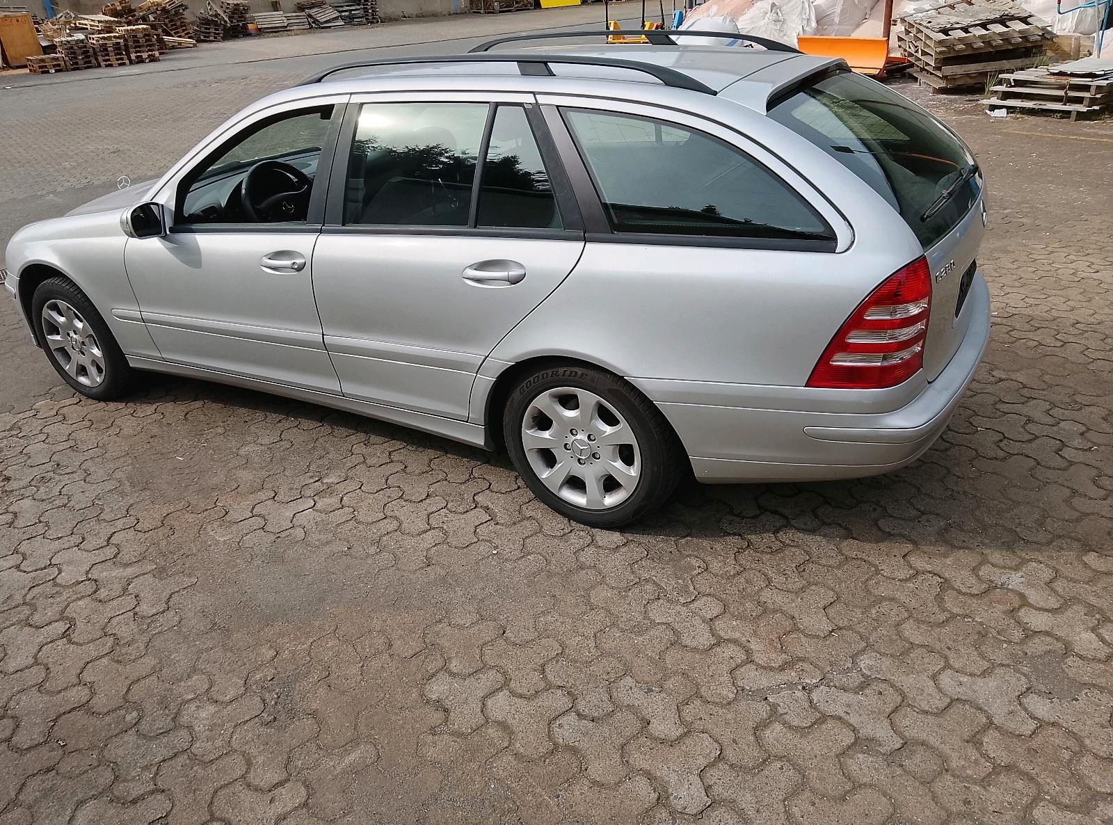 Mercedes-Benz C180 2005 — rear view