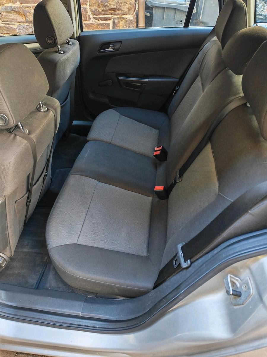 Opel Astra 2005 — photo 11