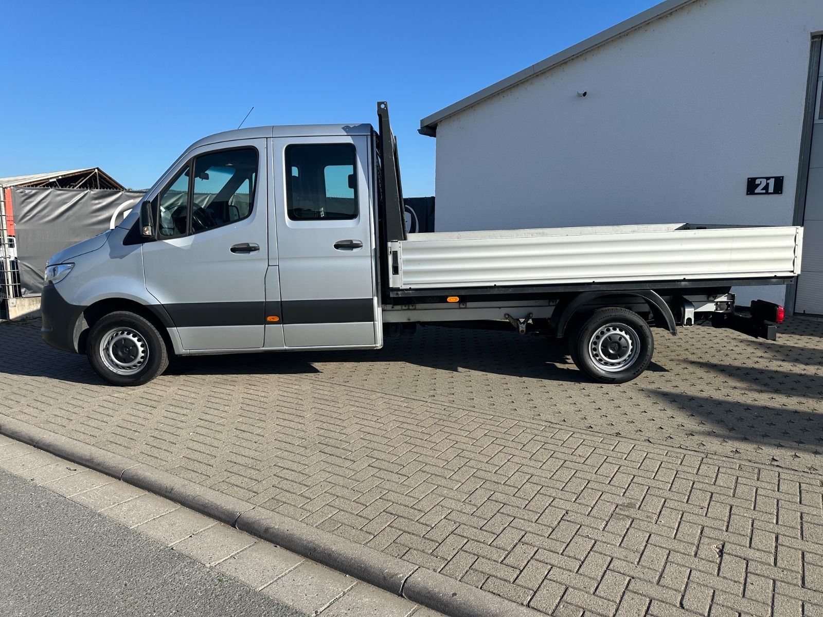 Fahrzeugabbildung Mercedes-Benz Sprinter III PritscheDoKa RWD317/7Sitze/Navi/AHK