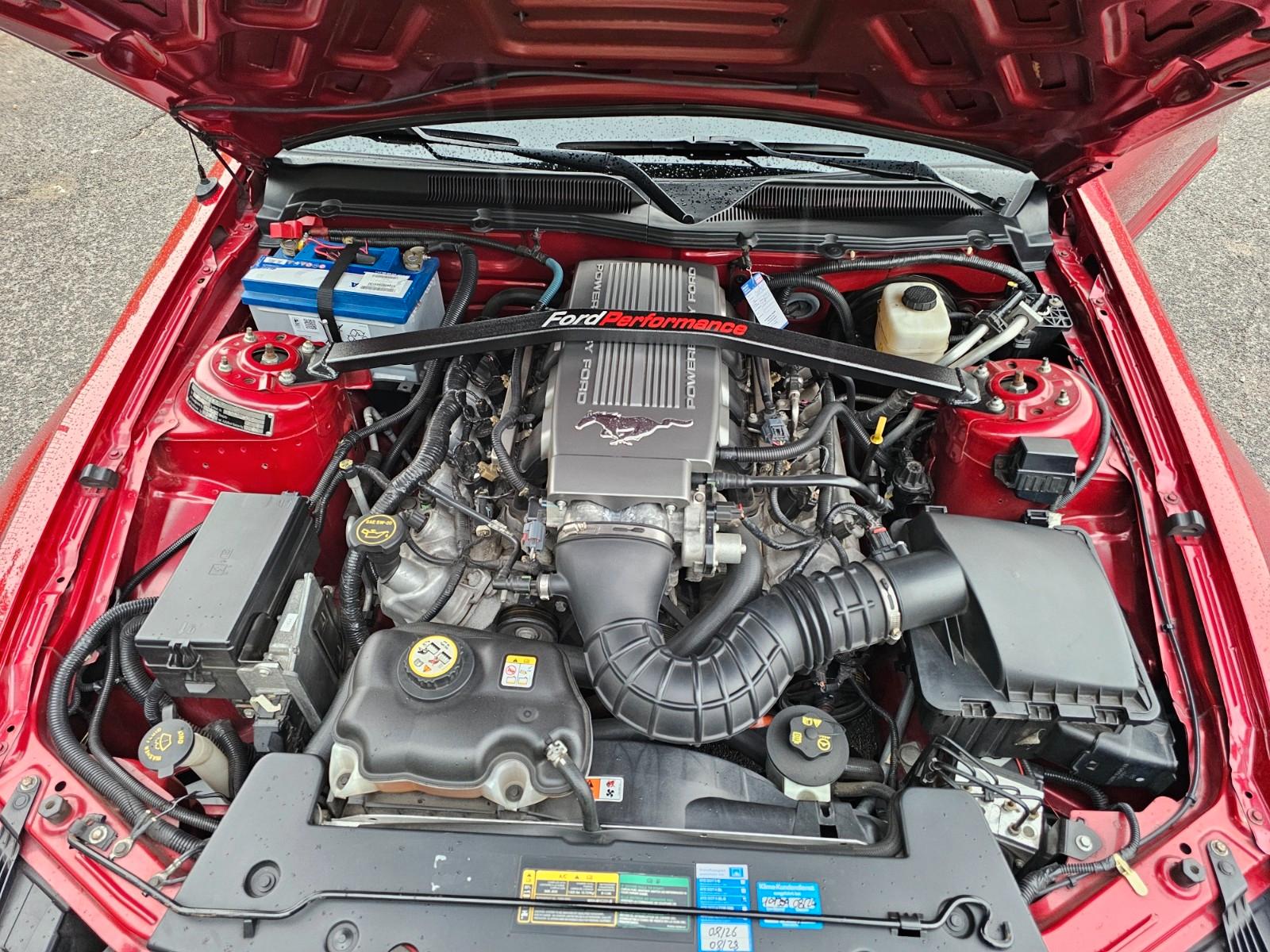 Ford Mustang GT   V8 - Handschalter!