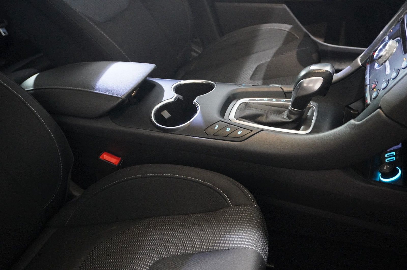 Fahrzeugabbildung Ford Mondeo Turnier 2.0 TITANIUM NAVI/LED/KAMERA/DAB+