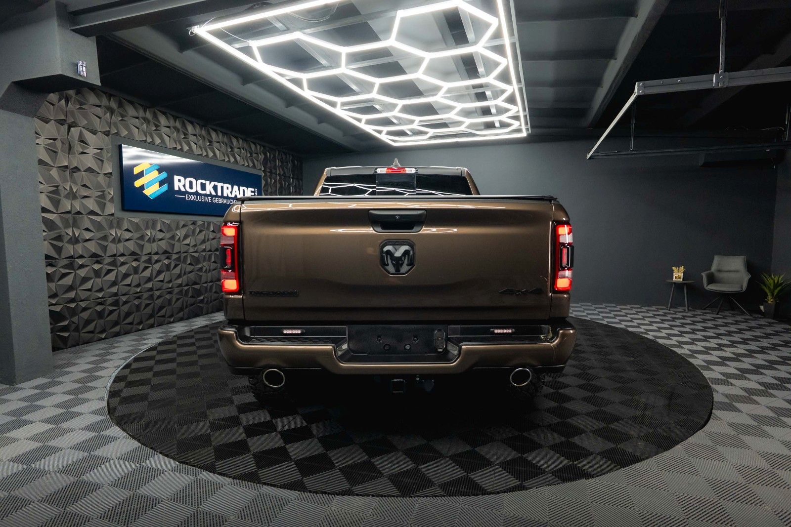 Fahrzeugabbildung Dodge RAM 5.7 V8 HEMI 4x4 OFFROAD Night Limited 19%