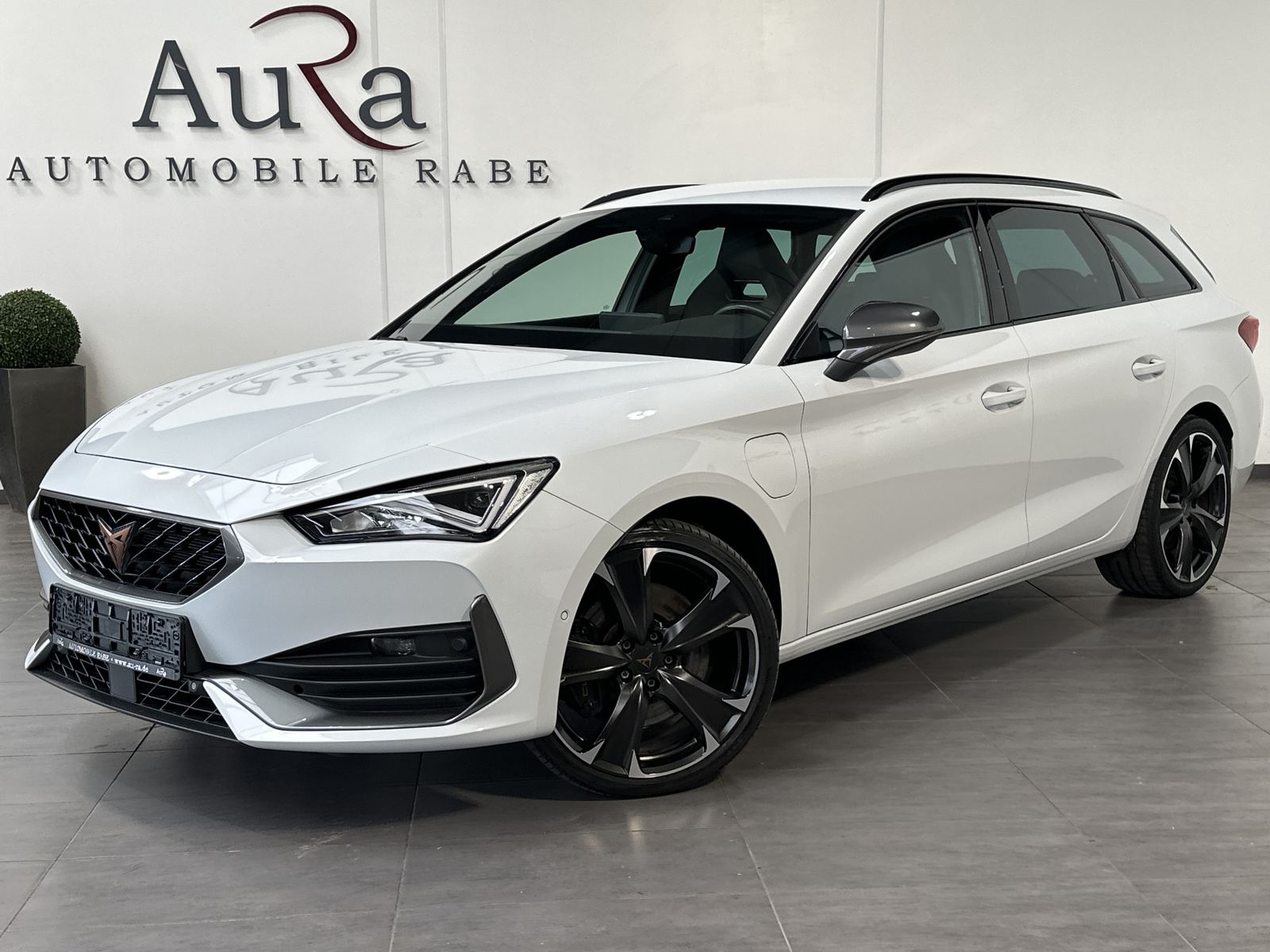 Fahrzeugabbildung CUPRA Leon SpT VZ e-Hybrid NAV+LED+AHK+KESSY+VISIONPL