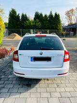 Skoda Octavia 2.0 TDI RS Combi RS - Skoda Octavia aus 2011: RS Combi