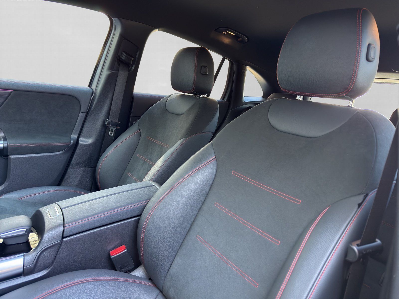 Fahrzeugabbildung Mercedes-Benz GLA 250 e AMG Night Multibeam Burmester KeyGO