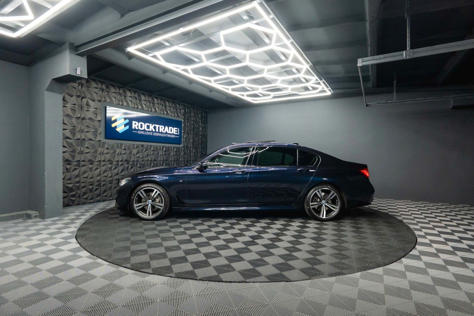 Fahrzeugabbildung BMW 730d L xDrive M Sport Shadow | 100% Option | 19%