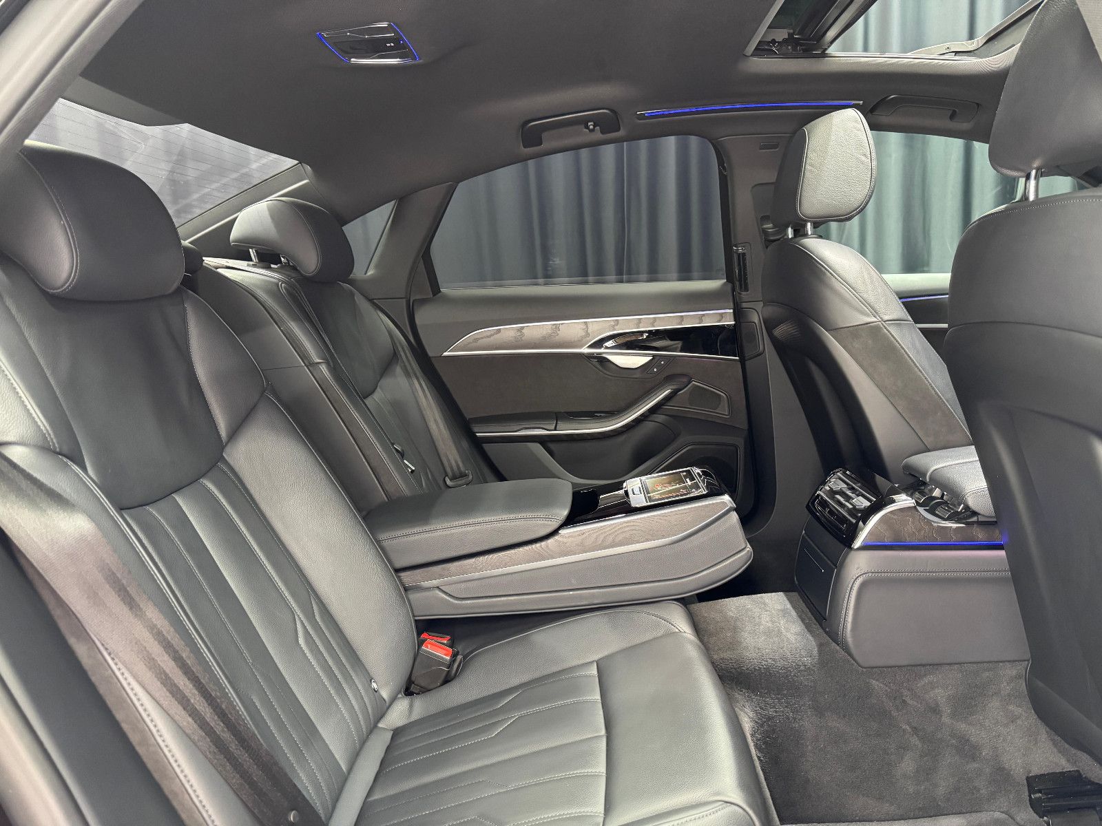 Fahrzeugabbildung Audi A8 50 TDI quattro|B&O|HUD|PANO|MATRIX