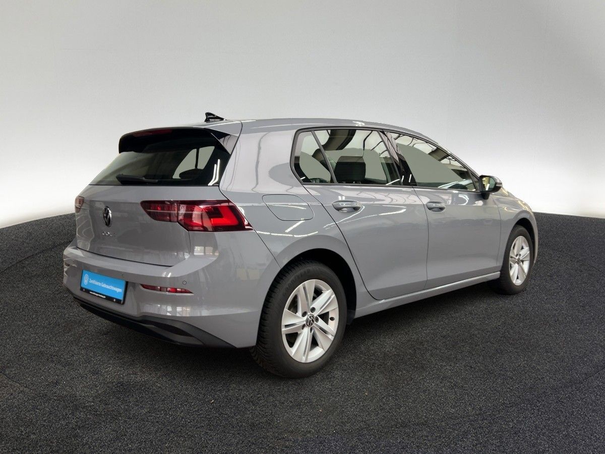 Volkswagen Golf VIII 1.5 TSI Life Panorama Matrix Rear View foto 5