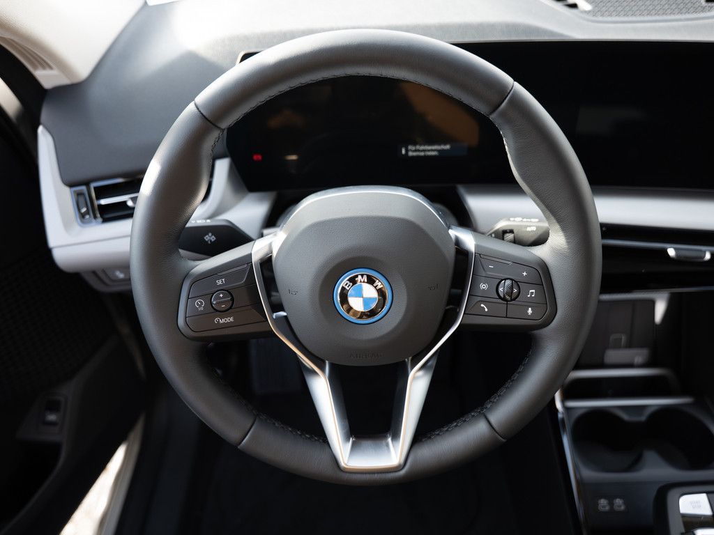 BMW iX2 - Bild 11