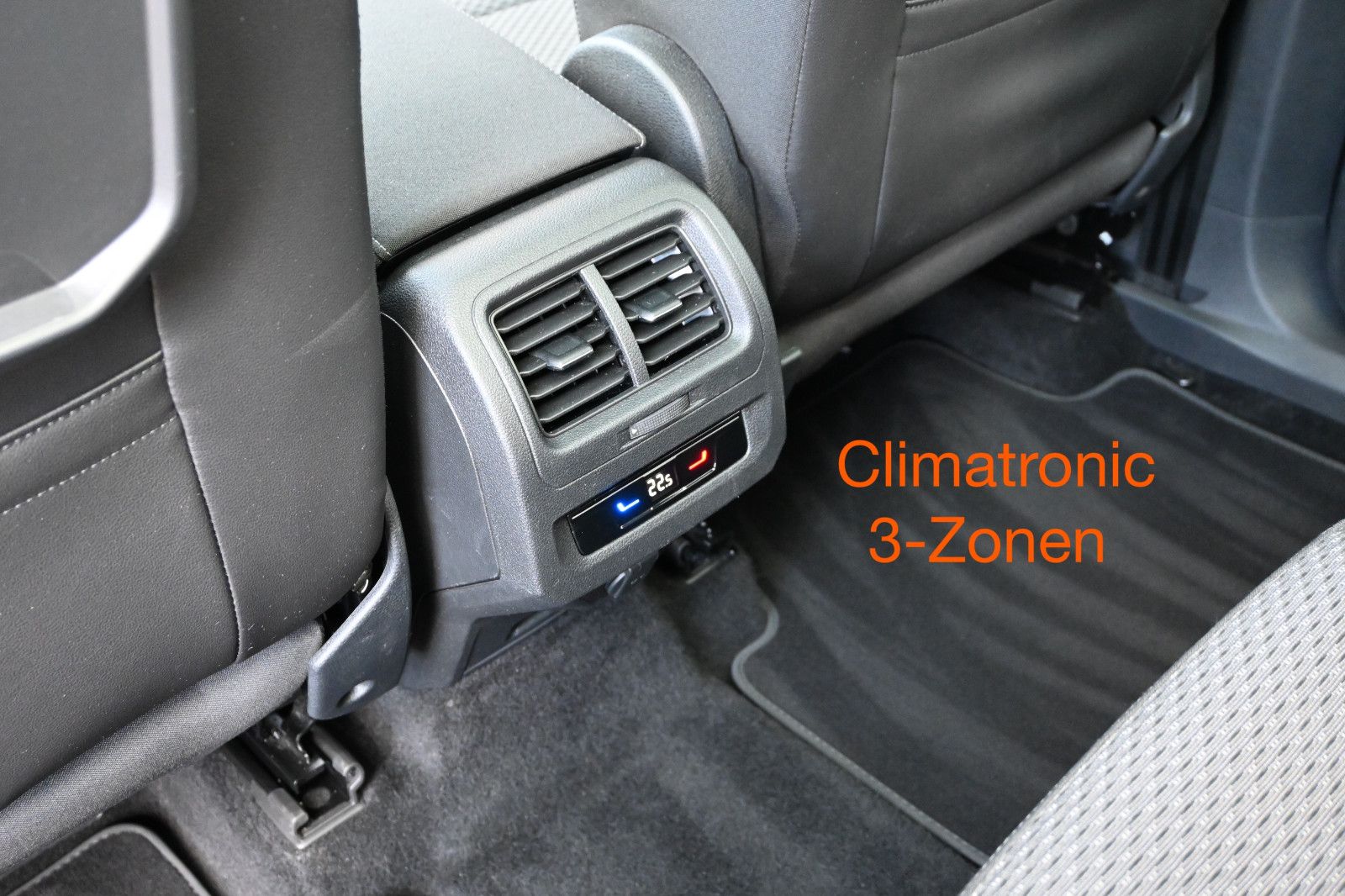 Fahrzeugabbildung Volkswagen Touran 2.0 TDI DSG °UVP 58.793€°7-SITZE°STANDHZ°