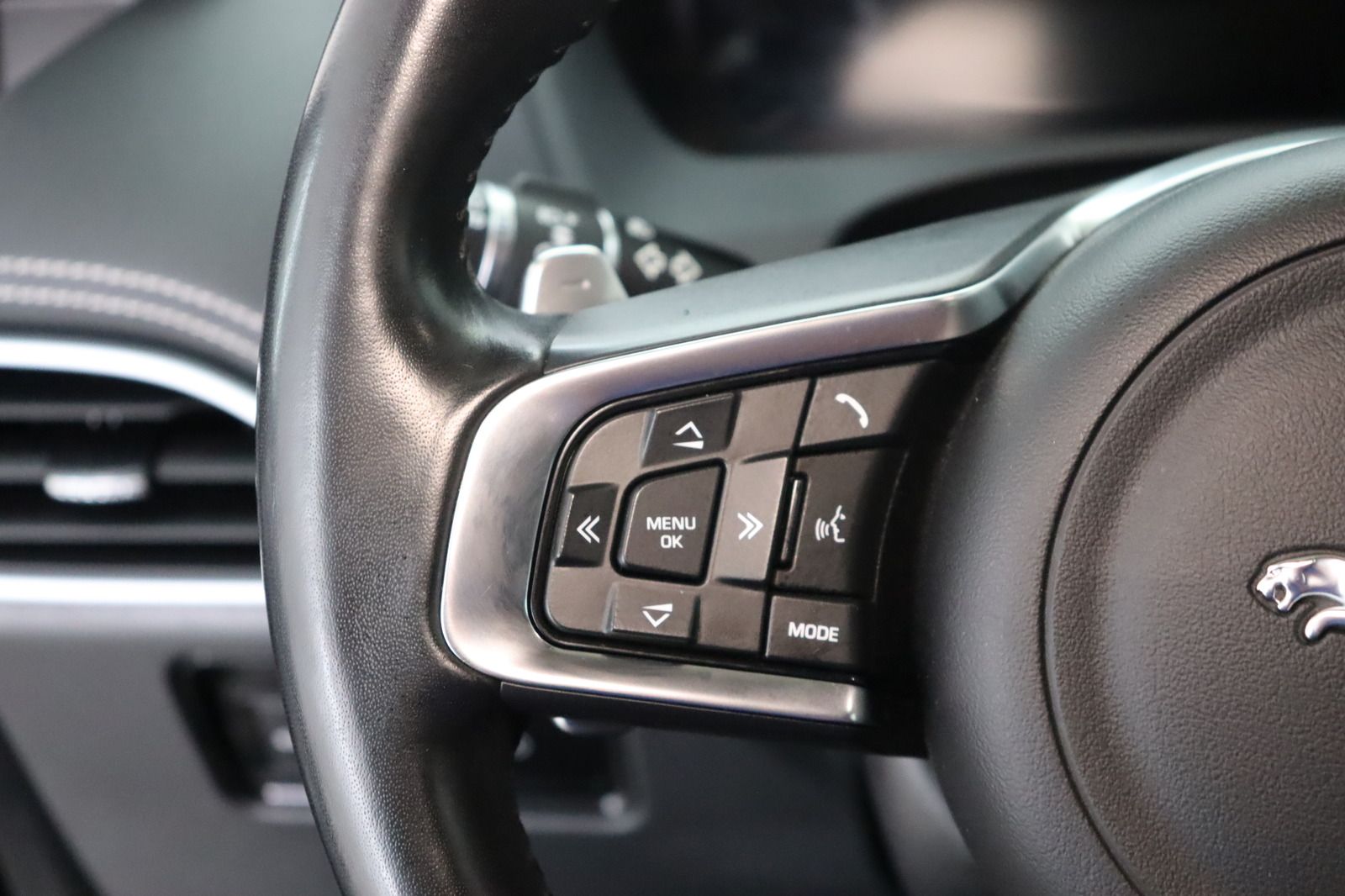Fahrzeugabbildung Jaguar F-Pace 25t AWD * Navi * Anhängerk * LED