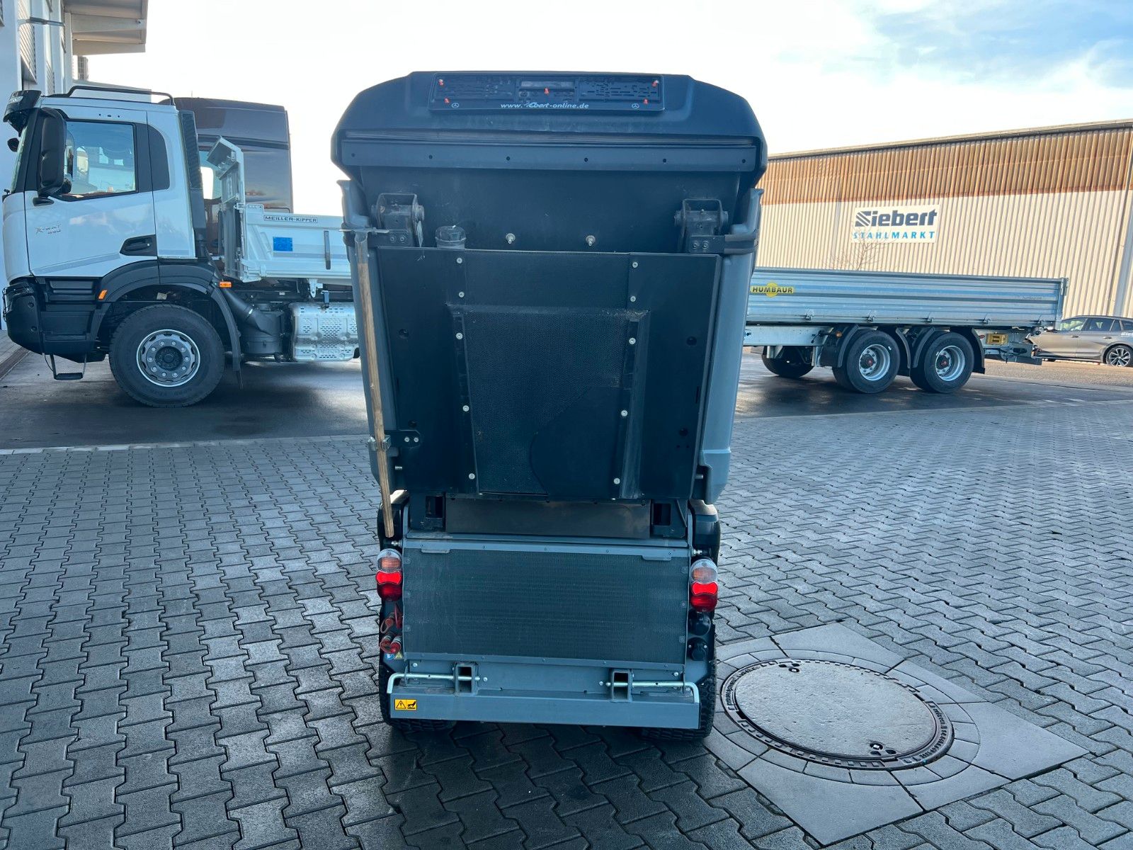 Fahrzeugabbildung Kaercher MIC C /  nur 197h! / Kehrmaschine / 2021