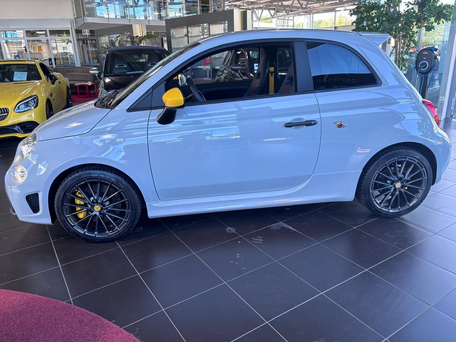 Fahrzeugabbildung Abarth 695 Competizione BEATS SOUNDSYSTEM NAVI ALU