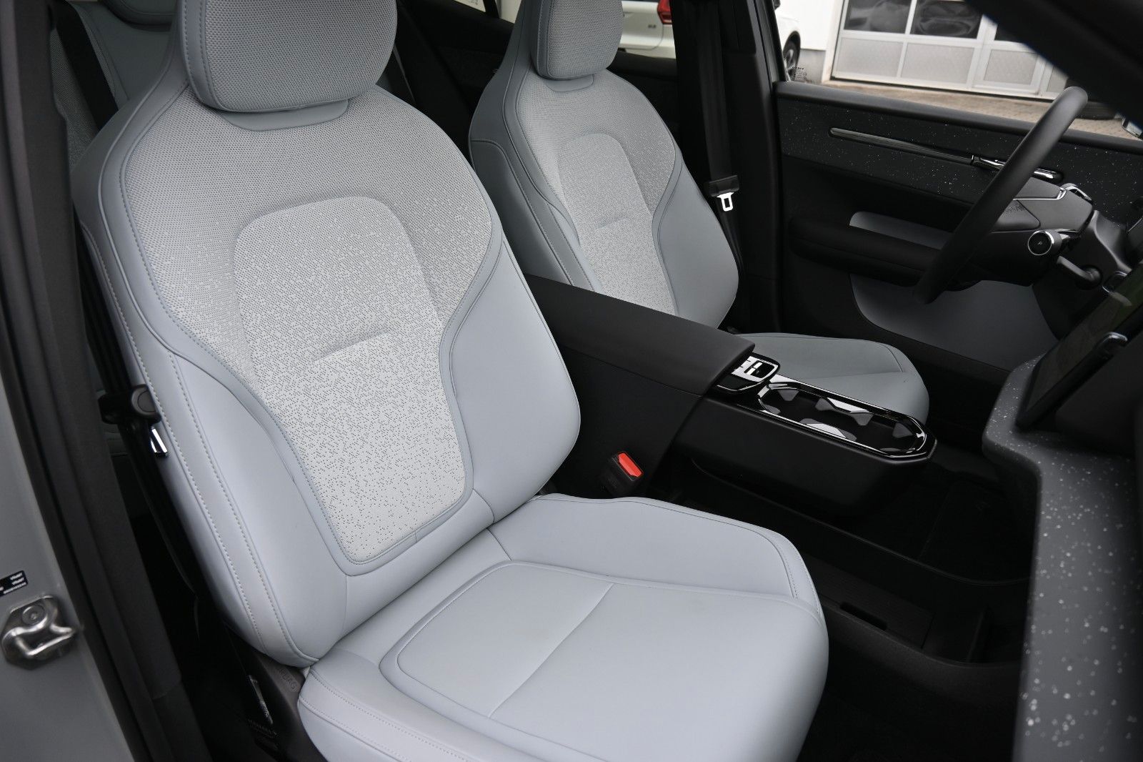 Fahrzeugabbildung Volvo EX30 Twin Performance AWD Ultra*PANO*ACC*20"