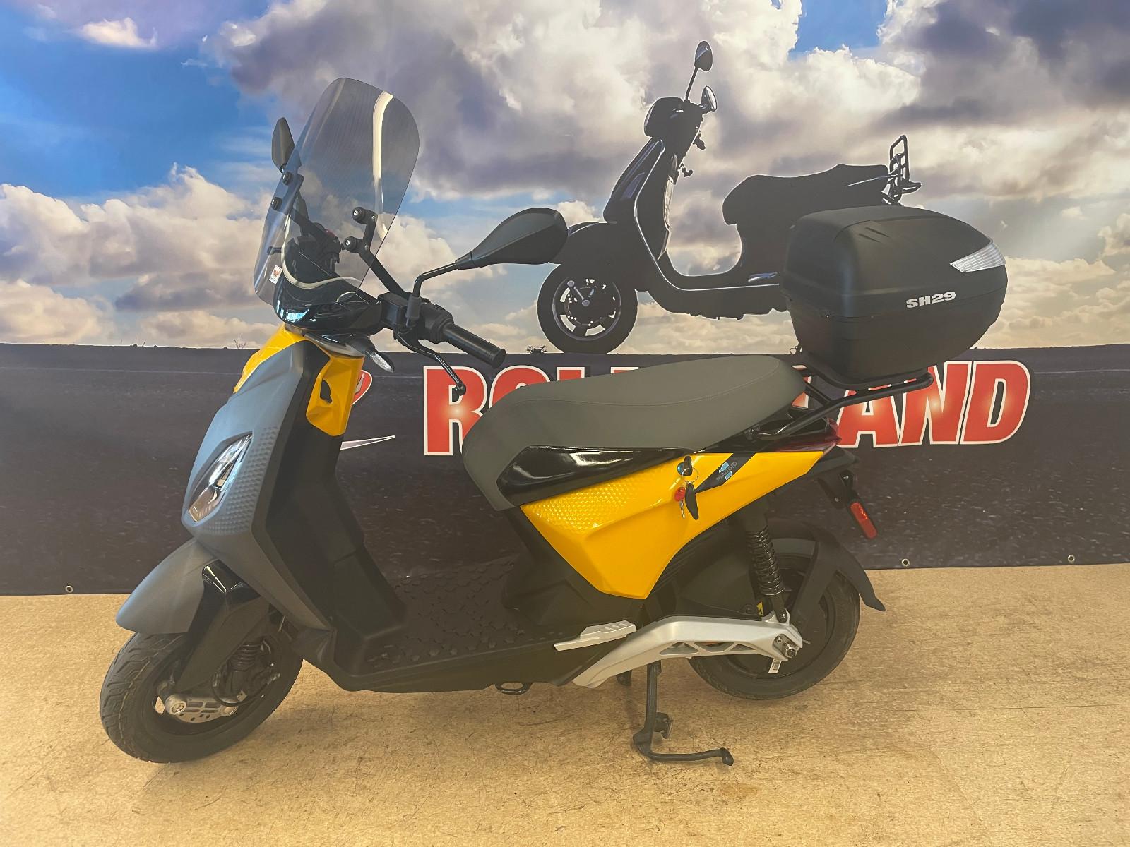 Piaggio 1+ Elektroroller 45 km/h Top-Case nur 188 km
