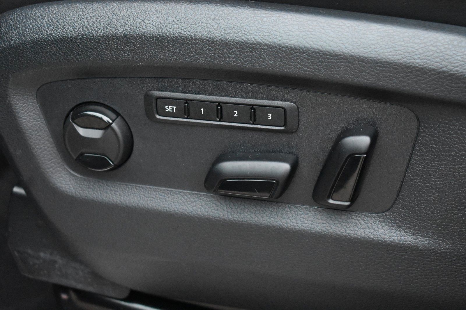 Fahrzeugabbildung Volkswagen T6 Multivan Highline 4Motion DYNAUDIO 1 Hand ACC