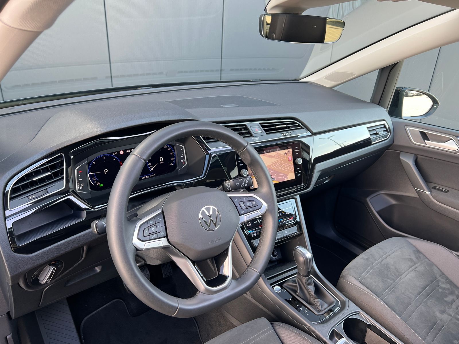 Fahrzeugabbildung Volkswagen Touran Highline 2.0 TDI DSG *AHK, LED, 7 Sitze,