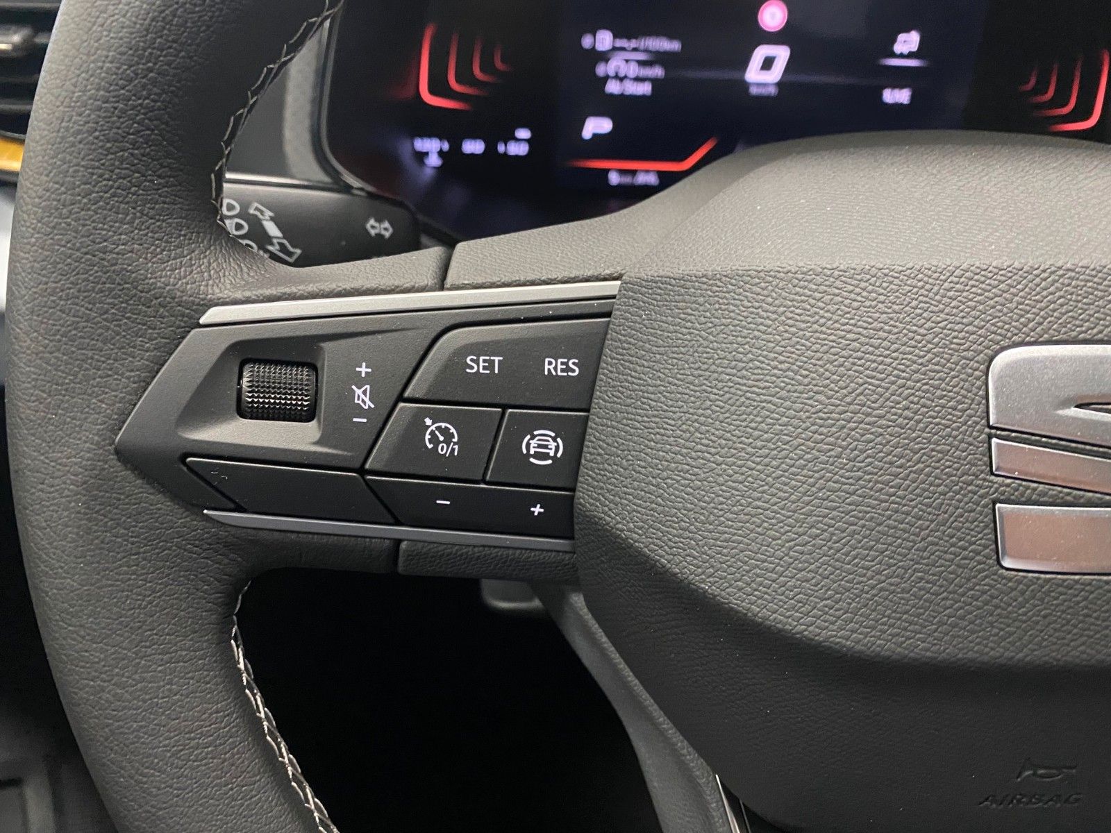 Fahrzeugabbildung SEAT Arona 1.0 TSI DSG STYLE+5 JAHRE GARANTIE+AHK+LED