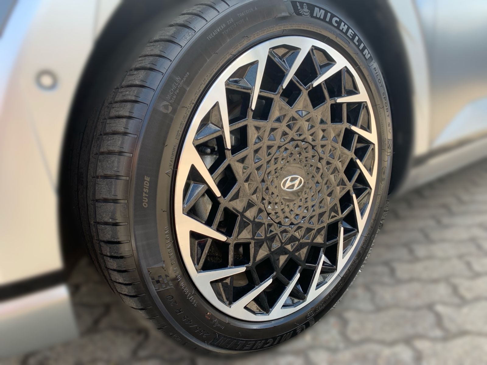 Fahrzeugabbildung Hyundai IONIQ 5 Uniq 4WD 72,6 kWh 20 Zoll Relax Paket