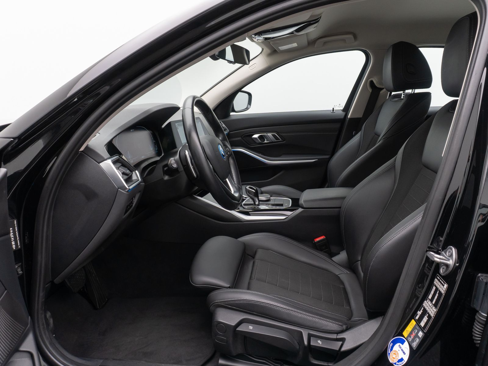 Fahrzeugabbildung BMW 320e Sport Line Alarm DAB PDC GeschwindigReg 18"