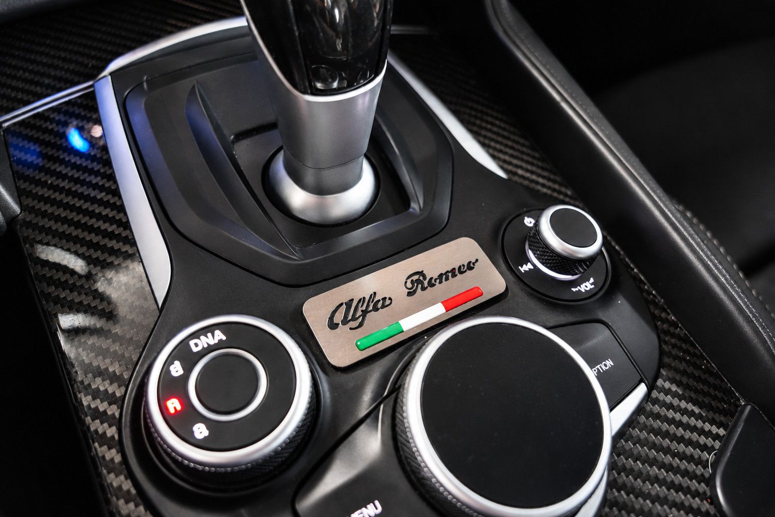 Fahrzeugabbildung Alfa Romeo Giulia Quadrifoglio *Carbon*HarmanKardon*ACC*Kam
