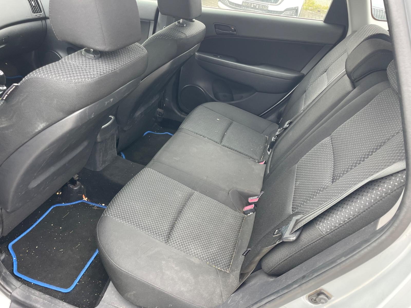 Hyundai i30 2010 — photo 9