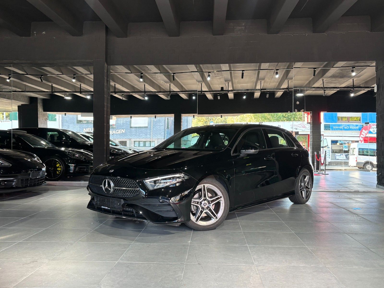 Fahrzeugabbildung Mercedes-Benz A 200 //AMG-LINE//MBUX//AMBIENTE/KAMERA/SHZ/NAVI