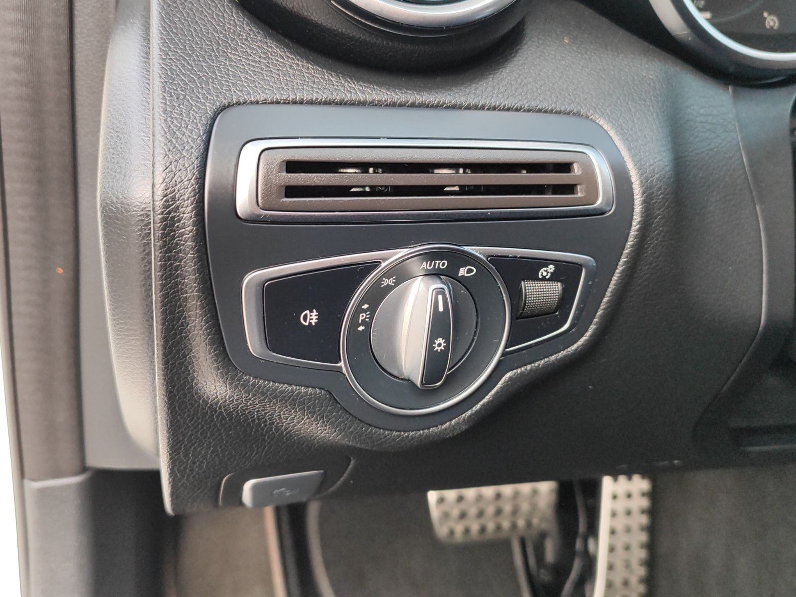 Fahrzeugabbildung Mercedes-Benz C 200 T*AMG-Line*Navi*Night-Paket*Keyless-Go*