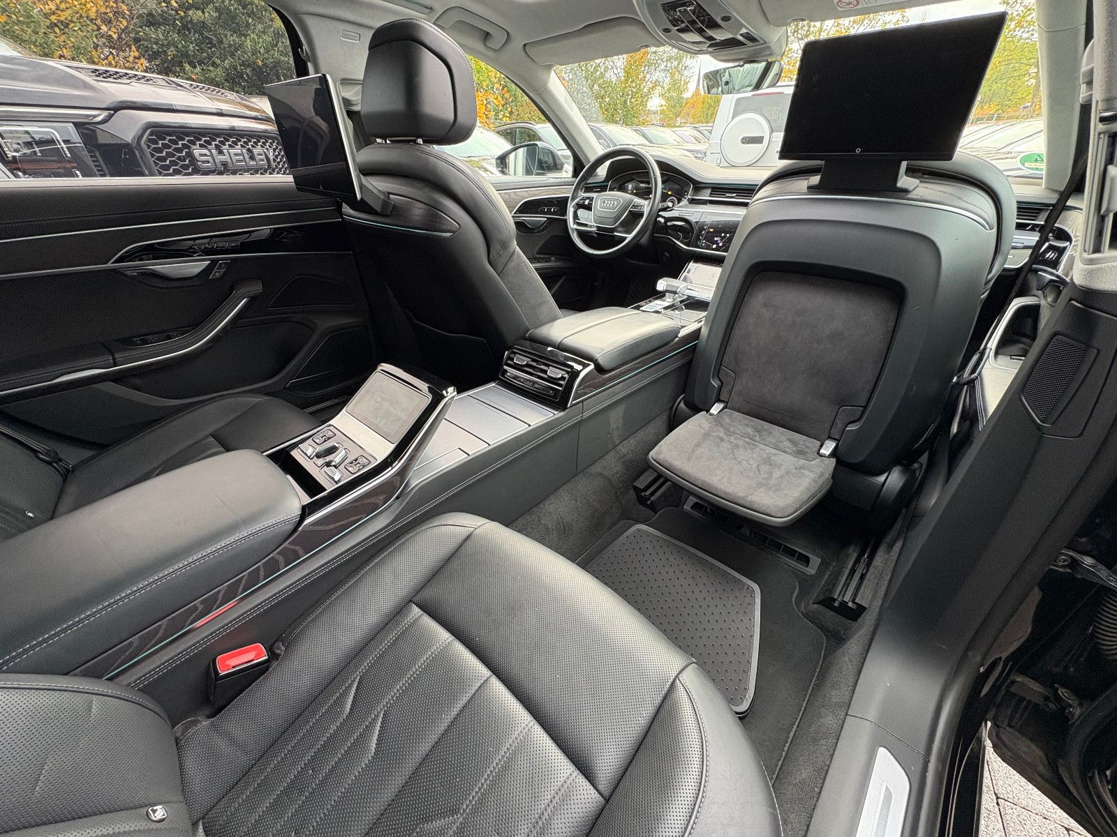 Fahrzeugabbildung Audi A8 60 TFSI e L quattro/Chauffeur-Paket/Fond-TV/