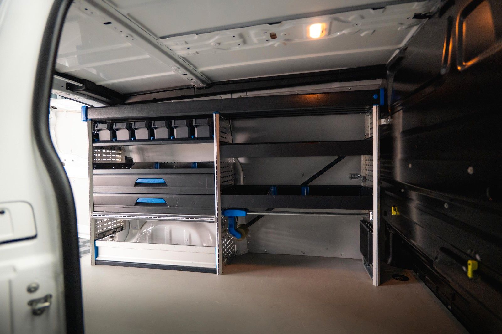 Fahrzeugabbildung Citroën Jumpy Kasten Club M Automatik *Regalsystem*360°*