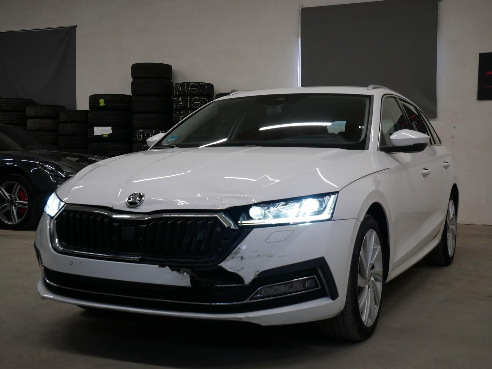 Skoda Octavia Combi Style AHK R-KAM HUD TOTW MMRY AMBI