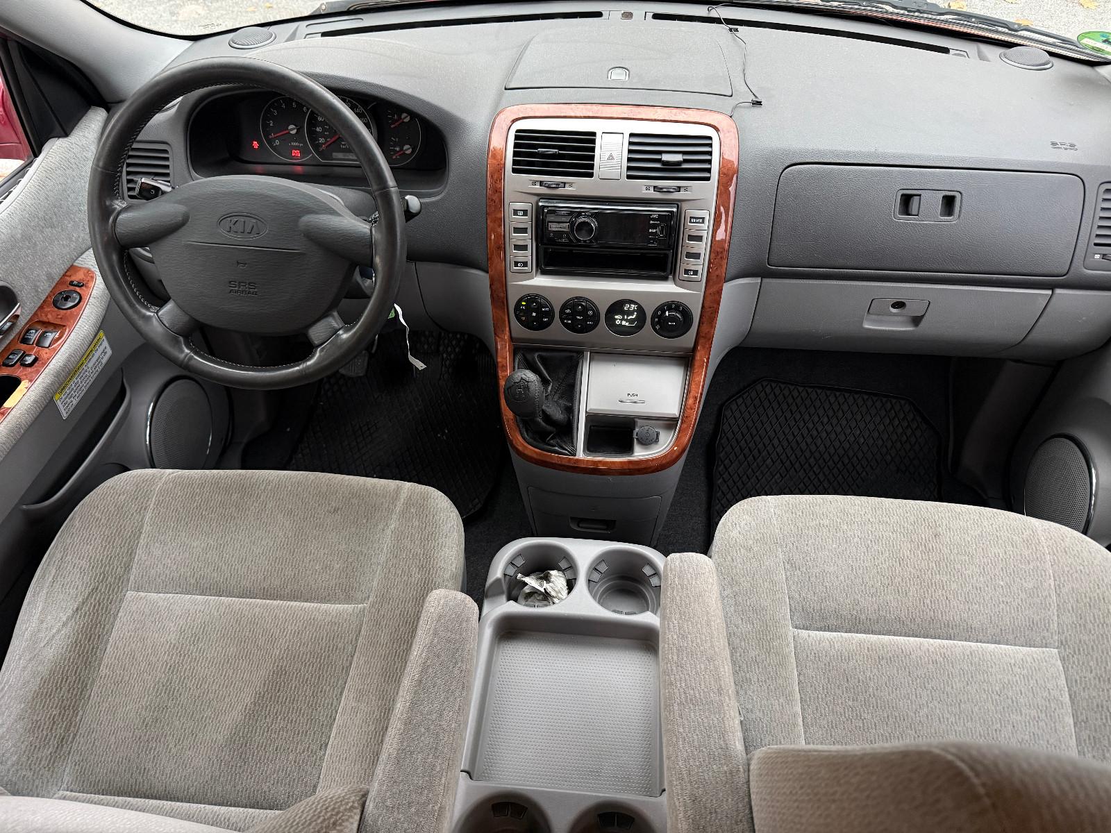 Kia Carnival 2006 — photo 21