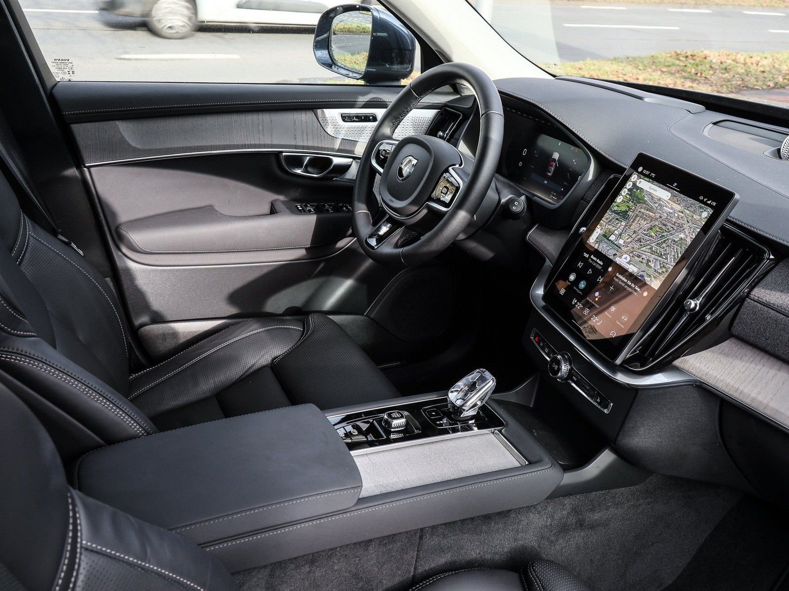 Volvo XC90 T8 AWD Ultra Bright NP:104.720,-//B&W/MASSA imagem 3
